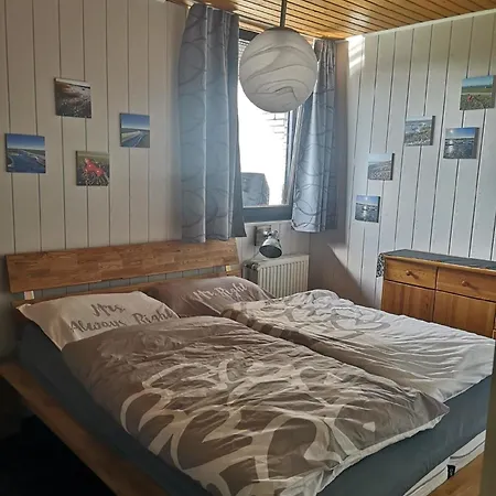 Holiday home In Tossens Mit Moeblierter Terrasse
