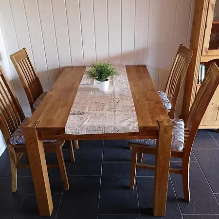 In Tossens Mit Moeblierter Terrasse Holiday home